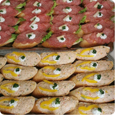 Liptauer Aufstrich und Kantwurst Brötchen